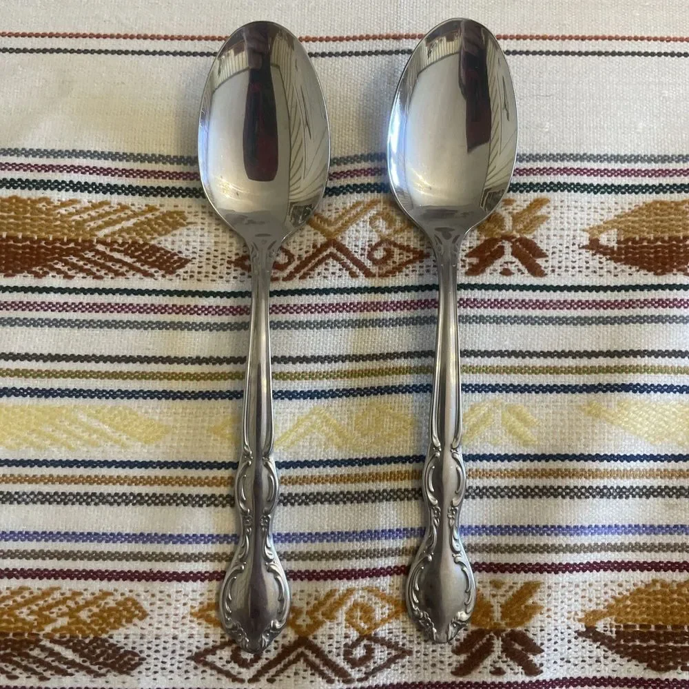Vintage William Rogers‎ Stainless Steel Royal Manor Pattern Spoon Set (2)